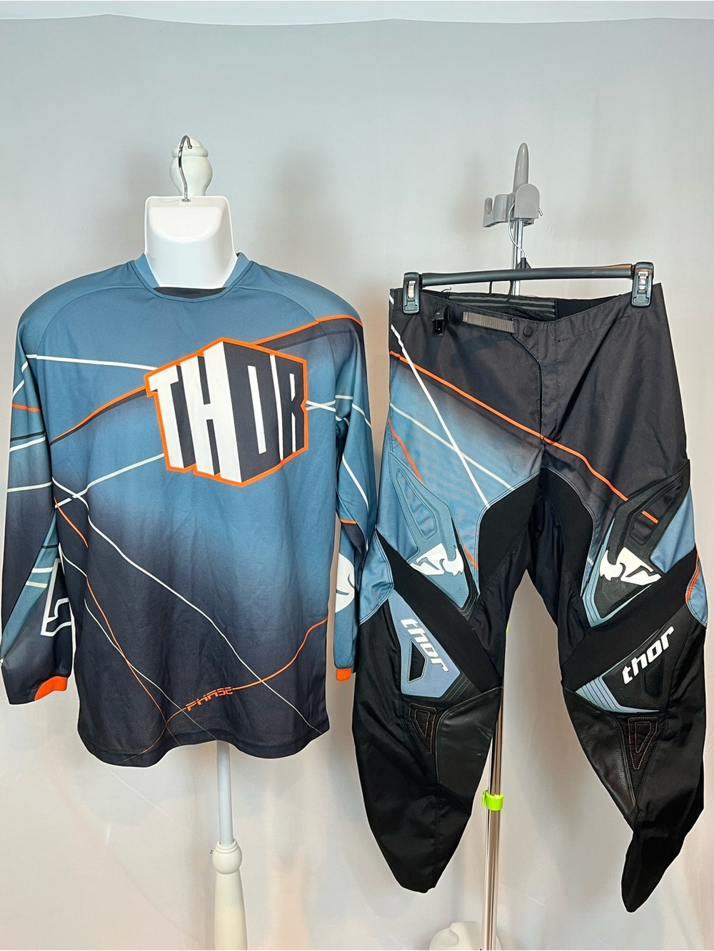 thor men’s Blue, Black & Orange Motocross Jersey M and Pants 34